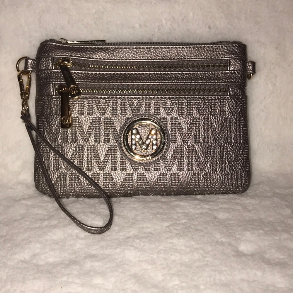 Milan wristlet